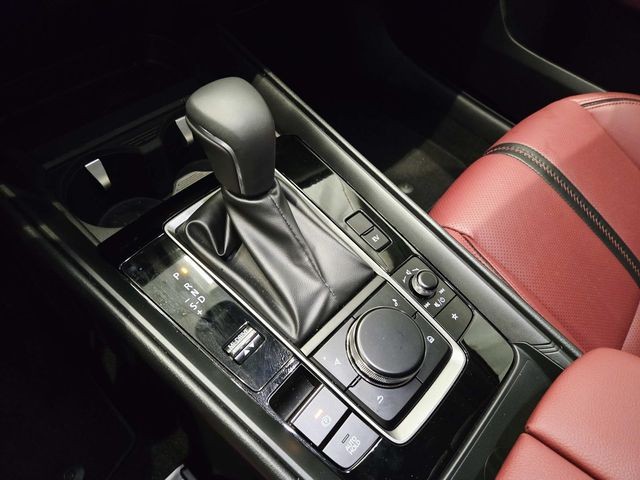 Mazda CX-50 Hybrid Vehicle Full-screen Gallery Image 26