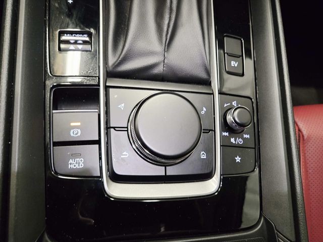 Mazda CX-50 Hybrid Vehicle Full-screen Gallery Image 27