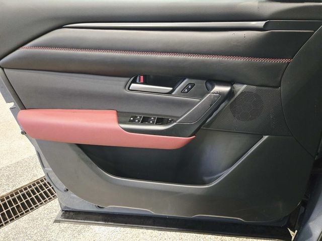 Mazda CX-50 Hybrid Vehicle Full-screen Gallery Image 31