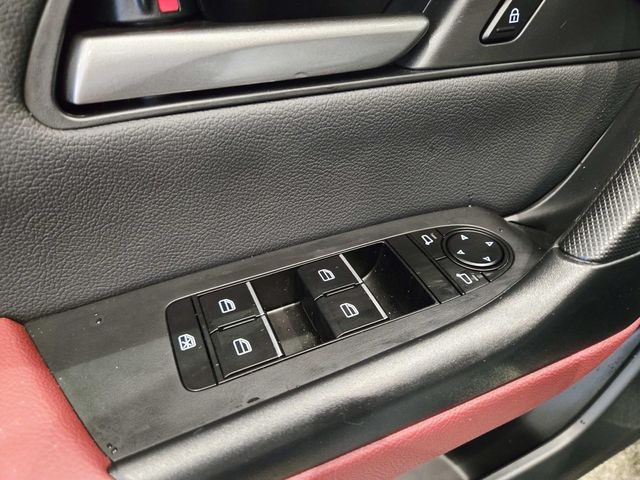 Mazda CX-50 Hybrid Vehicle Full-screen Gallery Image 32