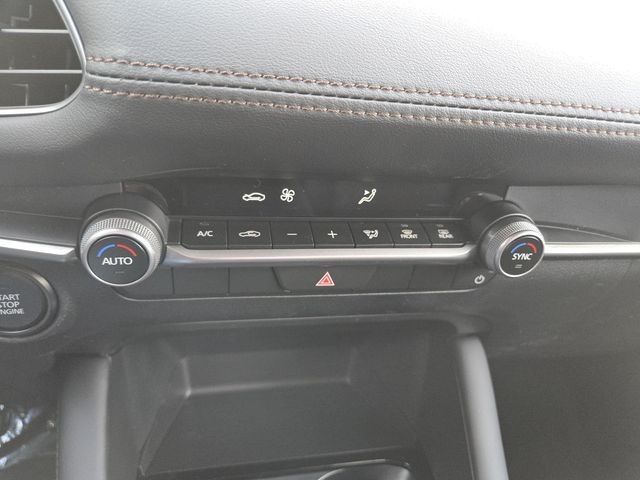 Mazda Mazda3 Vehicle Full-screen Gallery Image 23