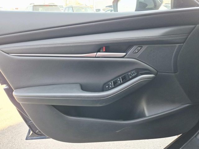 Mazda Mazda3 Vehicle Full-screen Gallery Image 29