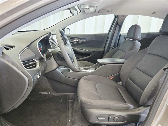 Chevrolet Malibu Vehicle Full-screen Gallery Image 08