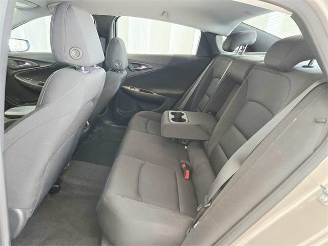 Chevrolet Malibu Vehicle Full-screen Gallery Image 09