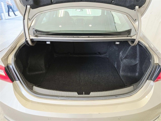 Chevrolet Malibu Vehicle Full-screen Gallery Image 10