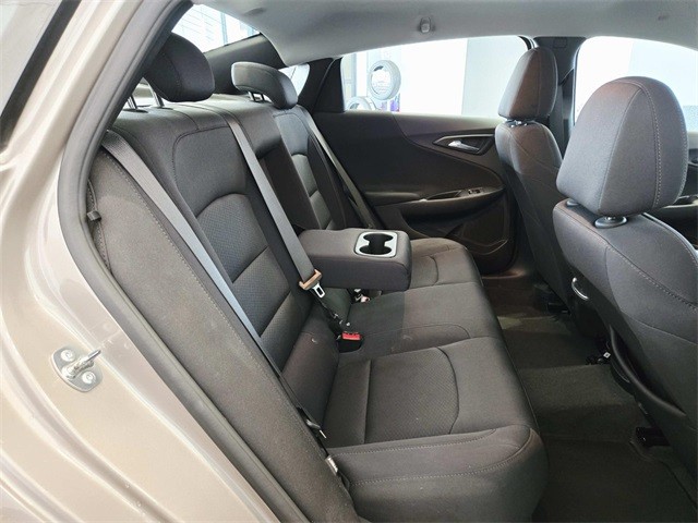 Chevrolet Malibu Vehicle Full-screen Gallery Image 11