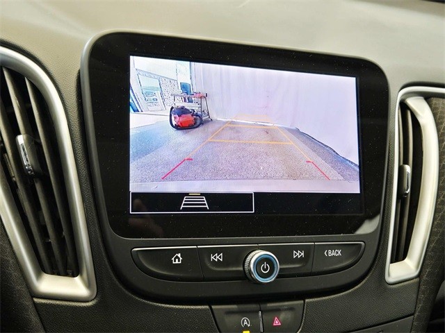 Chevrolet Malibu Vehicle Full-screen Gallery Image 23