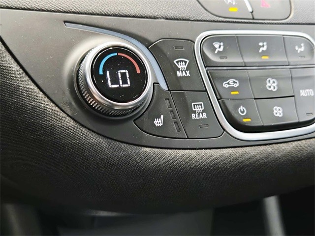 Chevrolet Malibu Vehicle Full-screen Gallery Image 24