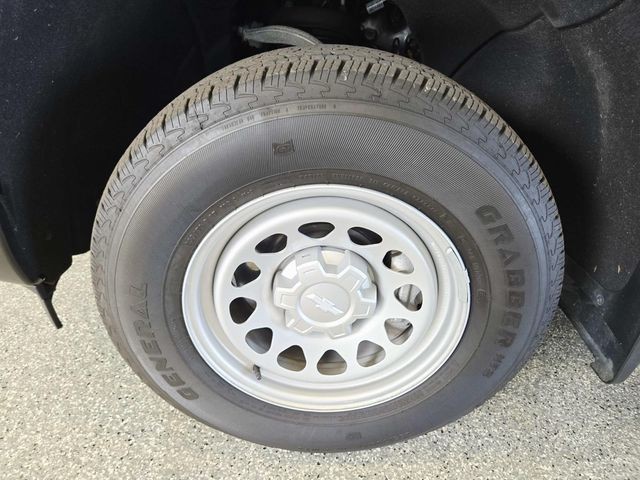 Chevrolet Silverado 1500 Vehicle Full-screen Gallery Image 16