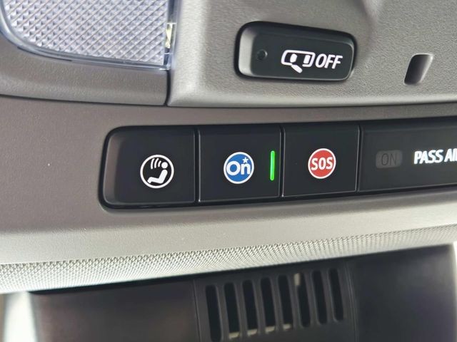 Chevrolet Silverado 1500 Vehicle Full-screen Gallery Image 26