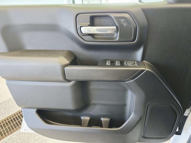 Chevrolet Silverado 1500 Vehicle Full-screen Gallery Image 28