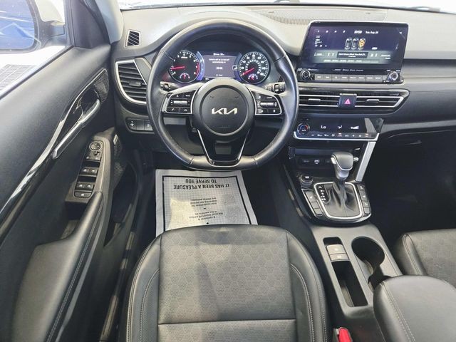 Kia Seltos Vehicle Full-screen Gallery Image 07