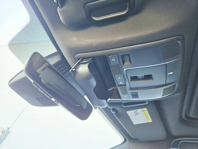 Mazda CX-5 Vehicle Full-screen Gallery Image 31