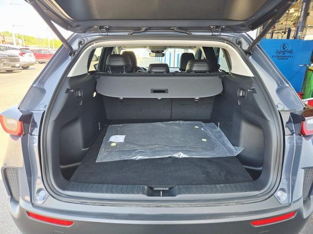 Mazda CX-50 Vehicle Full-screen Gallery Image 11