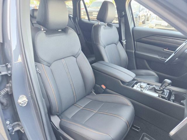 Mazda CX-50 Vehicle Full-screen Gallery Image 13