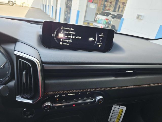 Mazda CX-50 Vehicle Full-screen Gallery Image 21