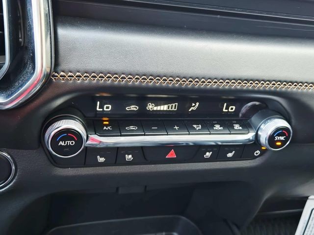 Mazda CX-50 Vehicle Full-screen Gallery Image 24