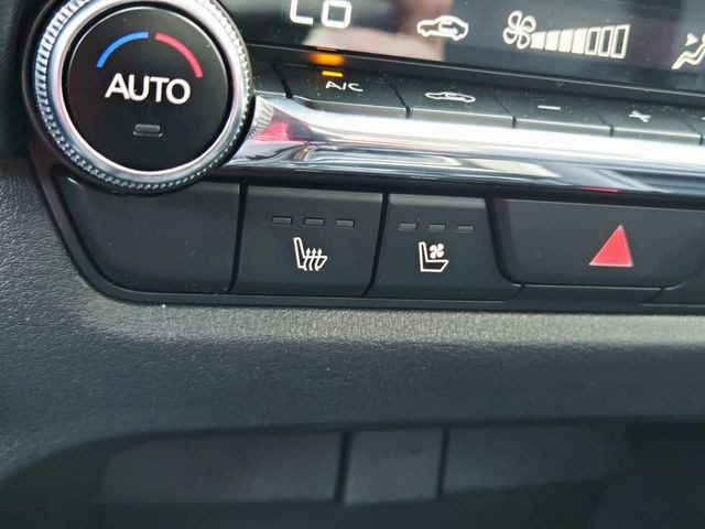 Mazda CX-50 Vehicle Full-screen Gallery Image 25