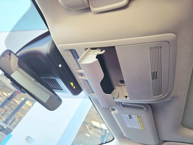 Mazda CX-50 Vehicle Full-screen Gallery Image 29