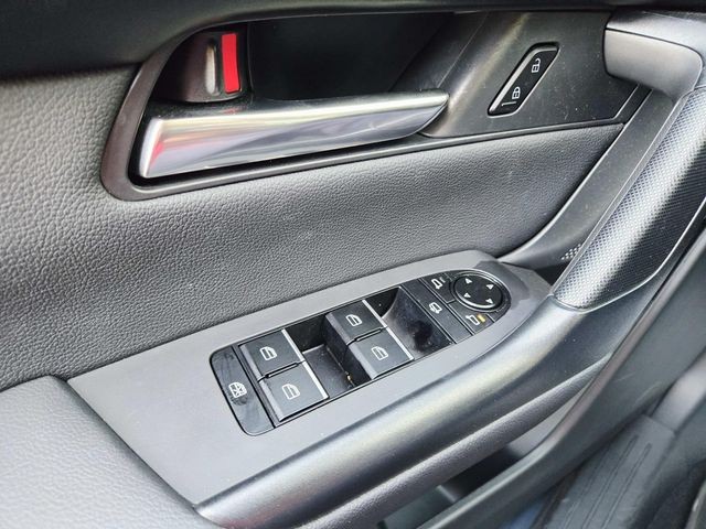 Mazda CX-50 Vehicle Full-screen Gallery Image 32