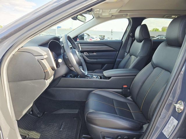 Mazda CX-50 Hybrid Vehicle Full-screen Gallery Image 09