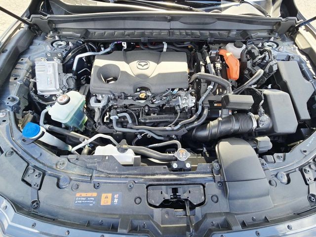 Mazda CX-50 Hybrid Vehicle Full-screen Gallery Image 15