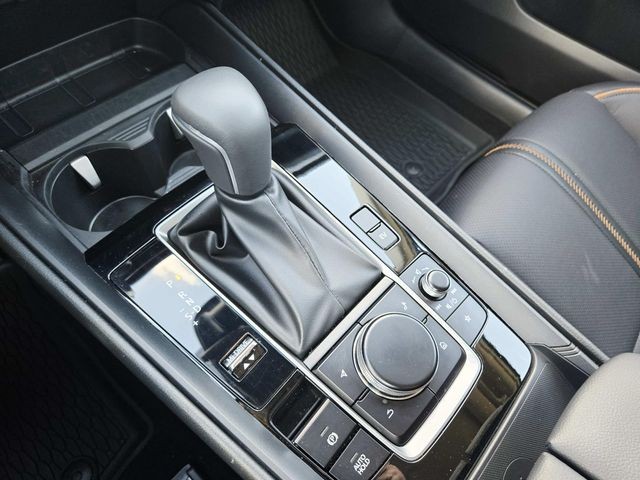 Mazda CX-50 Hybrid Vehicle Full-screen Gallery Image 26