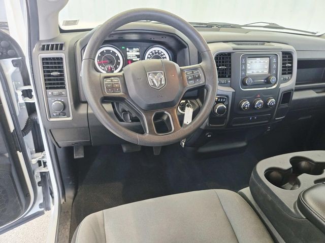 Ram 1500 Classic Vehicle Full-screen Gallery Image 07