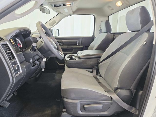 Ram 1500 Classic Vehicle Full-screen Gallery Image 08