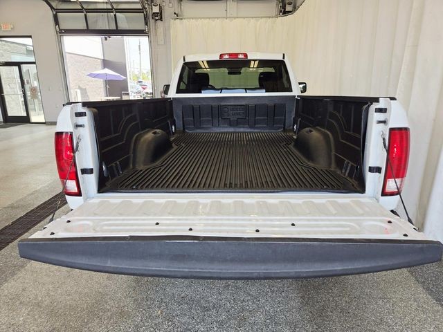 Ram 1500 Classic Vehicle Full-screen Gallery Image 09