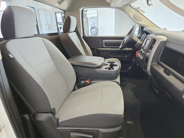 Ram 1500 Classic Vehicle Full-screen Gallery Image 10