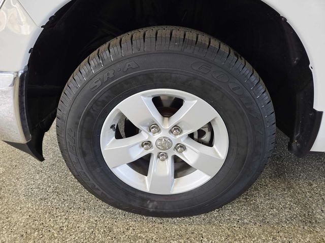 Ram 1500 Classic Vehicle Full-screen Gallery Image 13