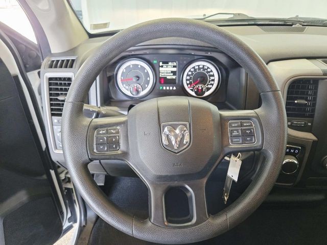 Ram 1500 Classic Vehicle Full-screen Gallery Image 14