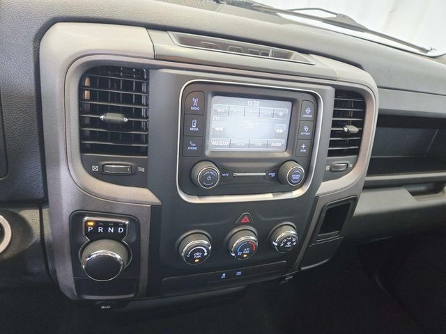 Ram 1500 Classic Vehicle Full-screen Gallery Image 19