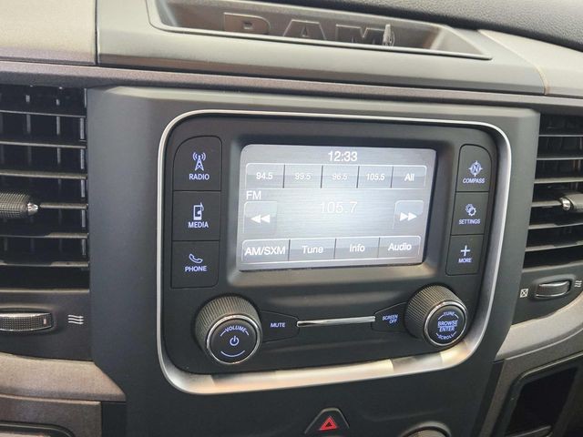 Ram 1500 Classic Vehicle Full-screen Gallery Image 20