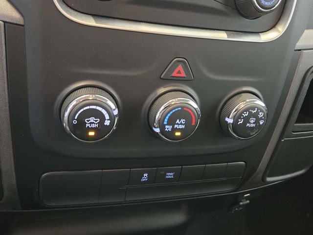 Ram 1500 Classic Vehicle Full-screen Gallery Image 22