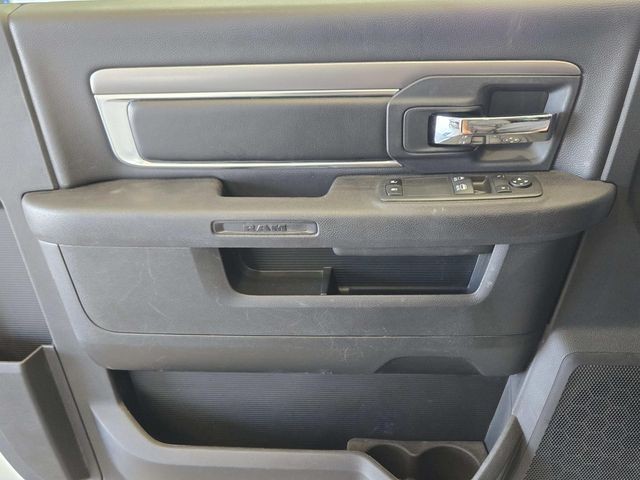 Ram 1500 Classic Vehicle Full-screen Gallery Image 25