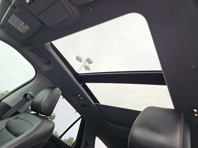 Ford Explorer Vehicle Full-screen Gallery Image 06