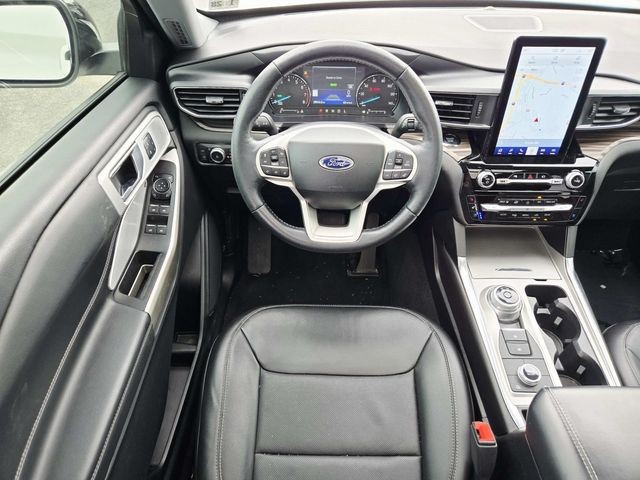 Ford Explorer Vehicle Full-screen Gallery Image 08