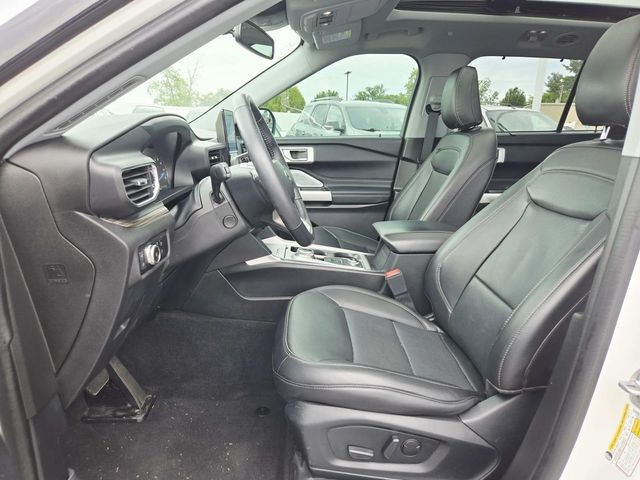 Ford Explorer Vehicle Full-screen Gallery Image 09