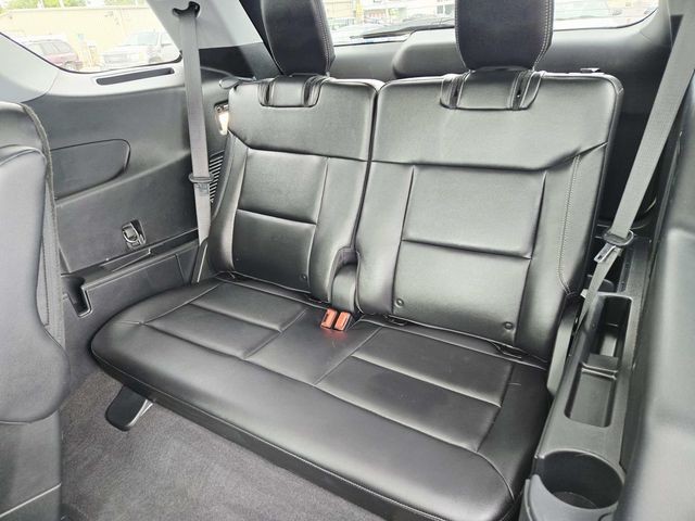 Ford Explorer Vehicle Full-screen Gallery Image 12