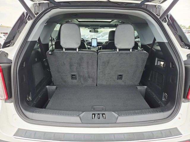 Ford Explorer Vehicle Full-screen Gallery Image 13