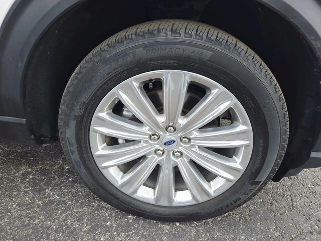 Ford Explorer Vehicle Full-screen Gallery Image 17