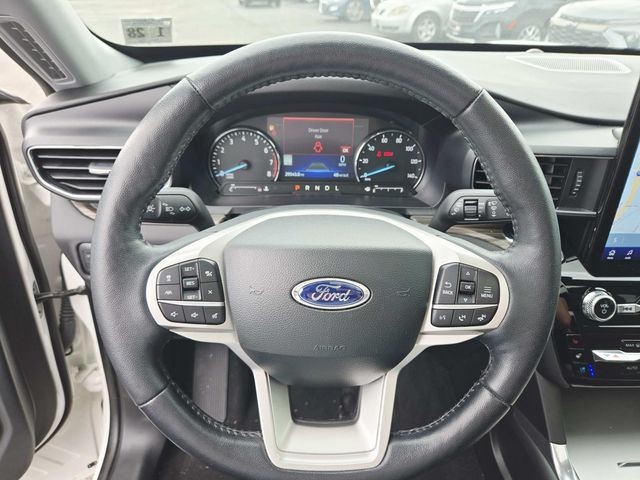 Ford Explorer Vehicle Full-screen Gallery Image 19