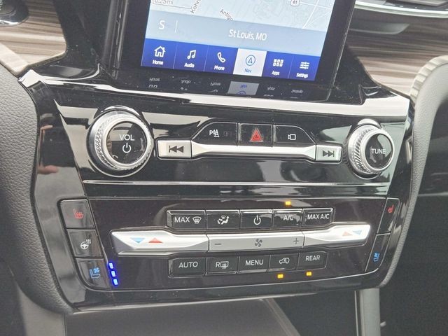 Ford Explorer Vehicle Full-screen Gallery Image 28