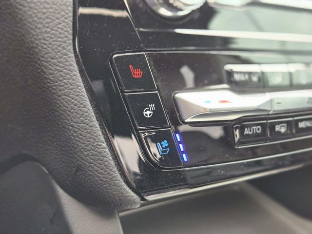 Ford Explorer Vehicle Full-screen Gallery Image 29