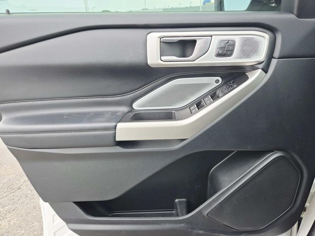 Ford Explorer Vehicle Full-screen Gallery Image 37