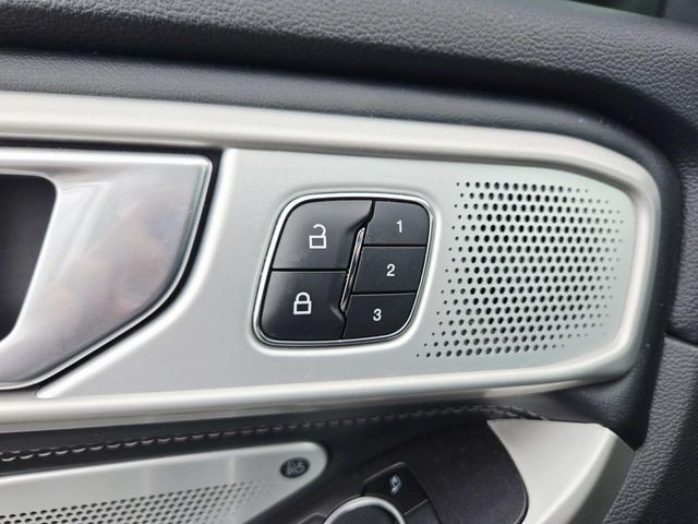 Ford Explorer Vehicle Full-screen Gallery Image 38