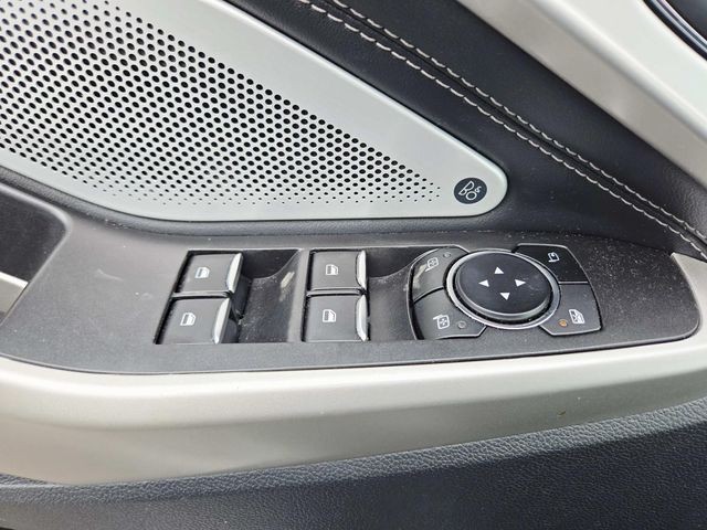 Ford Explorer Vehicle Full-screen Gallery Image 39