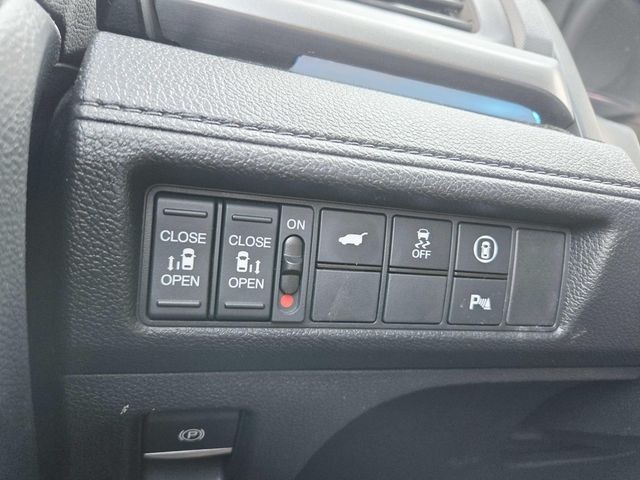 Honda Odyssey Vehicle Full-screen Gallery Image 30